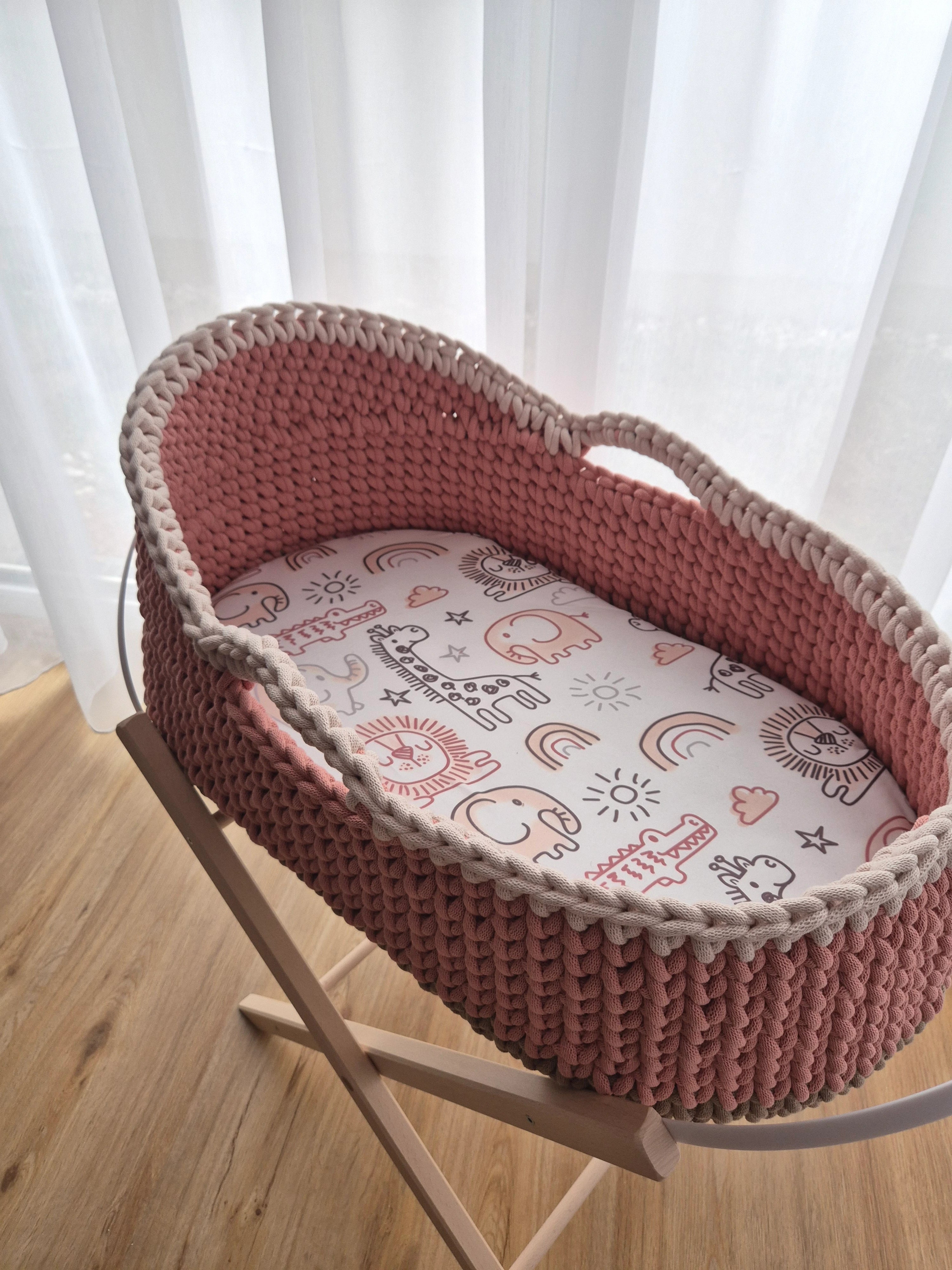 Personalisierter Moseskorb mit Verdeck (75cm x 40cm x 41cm)